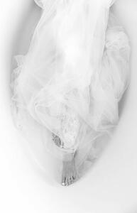 Művészeti fotózás Melting female body in white dress in the bath, Victor Dyomin, (26.7 x 40 cm)