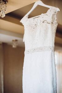 Művészeti fotózás beautiful lace wedding dress on white, Bogdan Kurylo, (26.7 x 40 cm)
