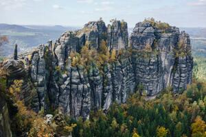 Művészeti fotózás High angle view of rocky cliffs, Halfdark, (40 x 26.7 cm)