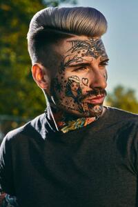 Művészeti fotózás Portrait of tattooed young man outdoors, Westend61, (26.7 x 40 cm)