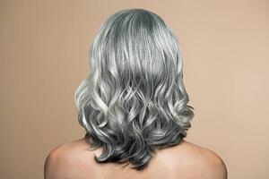 Fotográfia Nude mature woman with grey hair, back view., Andreas Kuehn, (40 x 26.7 cm)