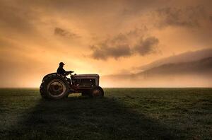 Művészeti fotózás Farmer riding tractor, Bill Hinton Photography, (40 x 26.7 cm)