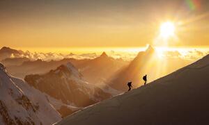 Művészeti fotózás Climbers on a snowy ridge at sunrise, Buena Vista Images, (40 x 24.6 cm)