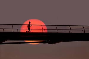 Művészeti fotózás Man out for morning run over bridge., Grant Faint, (40 x 26.7 cm)