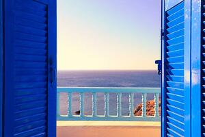 Fotográfia Blue Shutters Open onto Sea and Sky at Dawn, Ekspansio, (40 x 26.7 cm)
