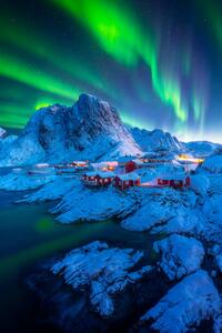 Fotográfia Northern lights with Festhelltinden peak and, Copyright by Boonchet Ch
