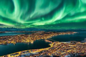 Fotográfia Aurora Borealis dancing over Tromso Urban, Juan Maria Coy Vergara, (40 x 26.7 cm)
