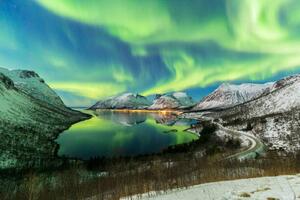 Fotográfia The aurora borealis lights up in, Francesco Bergamaschi, (40 x 26.7 cm)