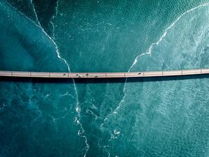 Fotográfia Driving on a bridge over deep blue water, HRAUN, (40 x 30 cm)