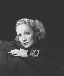 Fotográfia 17Th December 1943: German-Born Actress Marlene Dietrich Wearing A Jewel-Encrusted Bracelet., (35 x 40 cm)