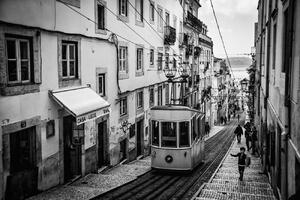 Művészeti fotózás Tram in Lisbon, Adolfo Urrutia, (40 x 26.7 cm)