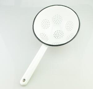SZŰRŐ FEHÉR ZOMÁNC NYELES 18 CM