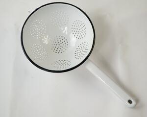 SZŰRŐ FEHÉR ZOMÁNC NYELES 22 CM