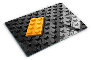 Edzett üveg vágódeszka LEGO kockák fekete háttéren