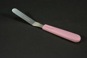 Krémkenő spatula hajlított kis méretű 23 cm