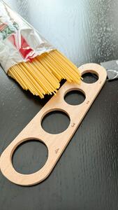 Fából készült spagetti mérőpohár SENZA