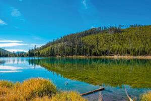 Nem szőtt fotótapéta yellowstone-i tó 375 x 250 cm