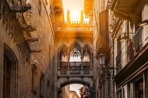 Nem szőtt fotótapéta carrer del bisbe, barcelona 375 x 250 cm