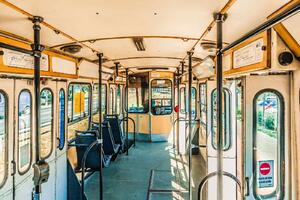 Nem szőtt fotótapéta egy retro villamos belseje 375 x 250 cm