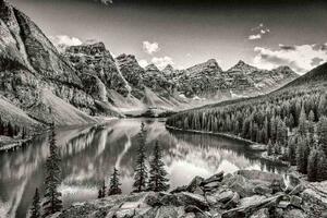 Nem szőtt fotótapéta lake rocky mountains 375 x 250 cm