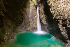 Nem szőtt fotótapéta kozjak vízesés 375 x 250 cm