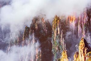 Nem szőtt fotótapéta színes csúcsok 375 x 250 cm