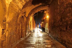 Nem szőtt fotótapéta jeruzsálem éjszakai utcája 375 x 250 cm