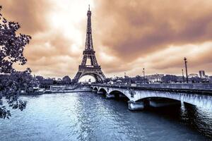 Nem szőtt fotótapéta eiffel-torony esőben 375 x 250 cm