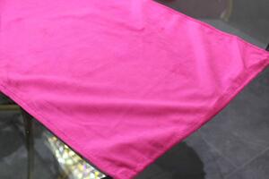 Sötét rózsaszín bársony asztali futó 150cm