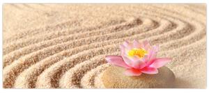 Egy kő, virággal a homokban képe (120x50 cm)