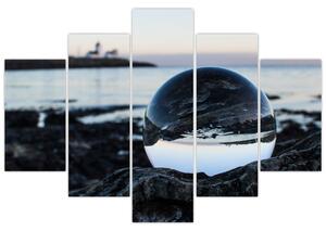Egy üveggömb képe a sziklán (150x105 cm)
