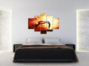 Kép - egy nő sziluettje a naplementében (150x105 cm)