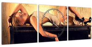 Kép - nő a zongoránál (órával) (90x30 cm)