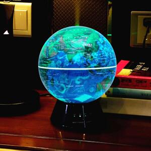 Silverhome Globe Földgömb alakban, színváltó, világító világtérképpel