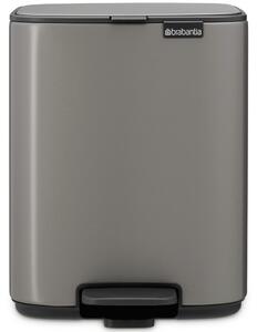 Brabantia Bo Pedal Bin pedálos hulladékgyűjtő szagmentesen záródó Soft-Close fedél, karcsú, négyzetes forma, műanyag tartály, 7L - B méret, acél, platinaszürke - 237966