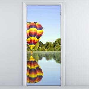 Fotótapéta ajtóra - Hőlégballon a tavon (95x205cm)