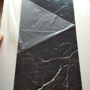 Fekete márványmintás öntapadós falpanel 30x60cm