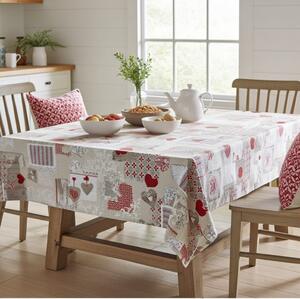 Piros szívek patchwork terítő