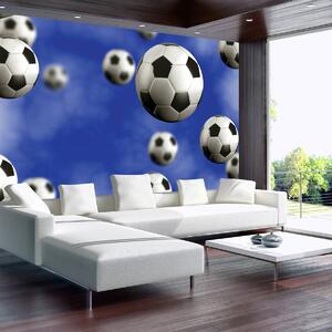 Fotótapéta - Futball-labdák a kék háttérben (152,5x104 cm)