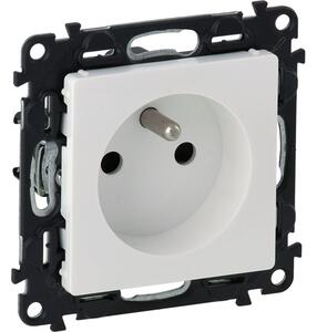 Legrand Valena Life egypólusú 2P+Z fehér konnektor