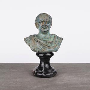 Vespasianus Mellszobor (Bronz) kis miniszobor zöld múzeum