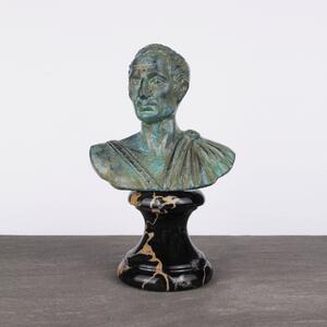 Julius Cézár Mellszobor (Bronz) kis miniszobor zöld múzeum