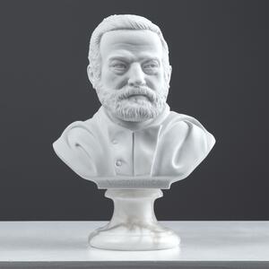 Victor Hugo Mellszobor — A Francia Romantika Mestere Szobor