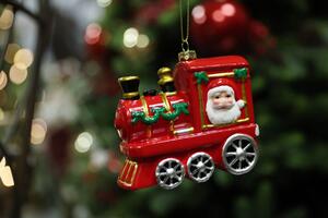Klasszik felfüggeszthető karácsonyfadísz vonat 8cm