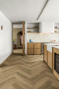 Impressive Design- Szenes/ Égetett tölgy laminált padló IMD8245 Világos tölgy