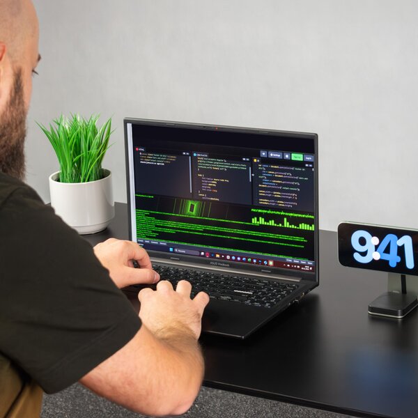 Elektromosan állítható magasságú íróasztal 120x80cm fekete | LVN System Control Flex