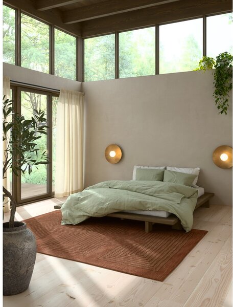 Barna borovi fenyő franciaágy ágyráccsal 180x200 cm Japan – Karup Design