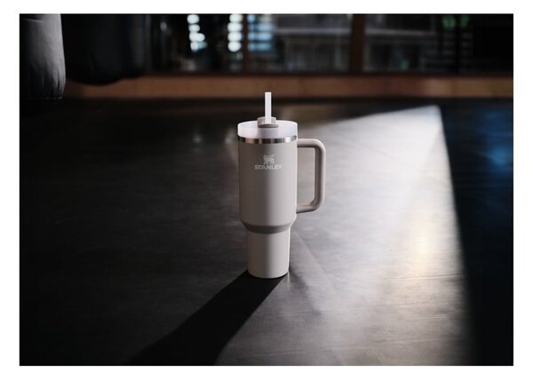 Világosszürke rozsdamentes acél termosz szívószállal 1,18 l Quencher H2.0 FlowState Tumbler Ash – Stanley
