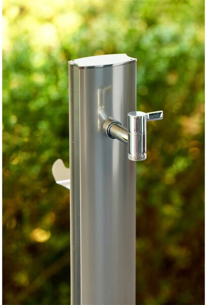 Modern alumínium kerti állókút talppal, inox - Aquapoint Steelo