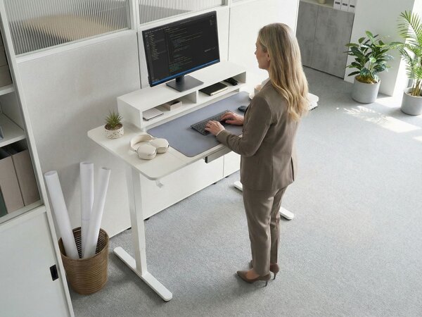 Elektromosan állítható asztal LUCAMA Fehér 120 cm 60 cm USB porttal